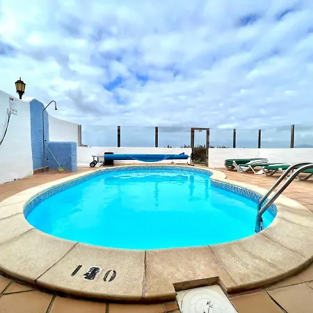 Con Piscina Privada En La Playa En Corralejo