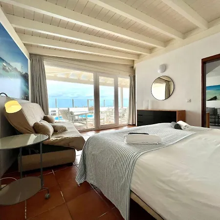 Vila Con Piscina Privada En La Playa En