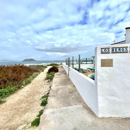 Vila Con Piscina Privada En La Playa En