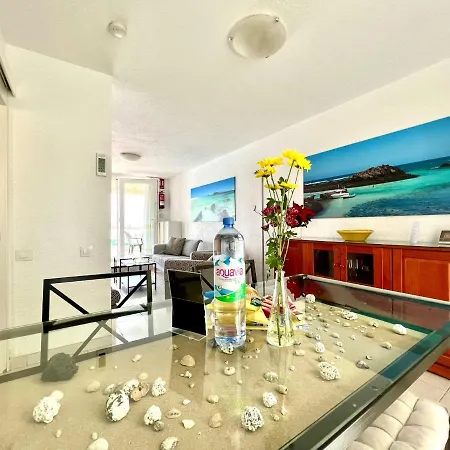 Vila Con Piscina Privada En La Playa En *