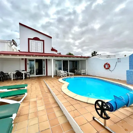 Villa Con Piscina Privada En La Playa En Corralejo